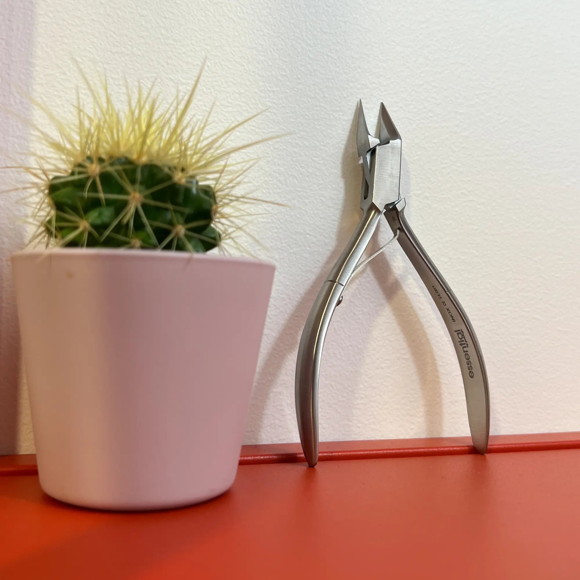 Pince à ongles - Acier inoxydable - Finition satinée - 13cm - Coupe droite - Mors plats 18 mm - Essential by My Podologie Essential 